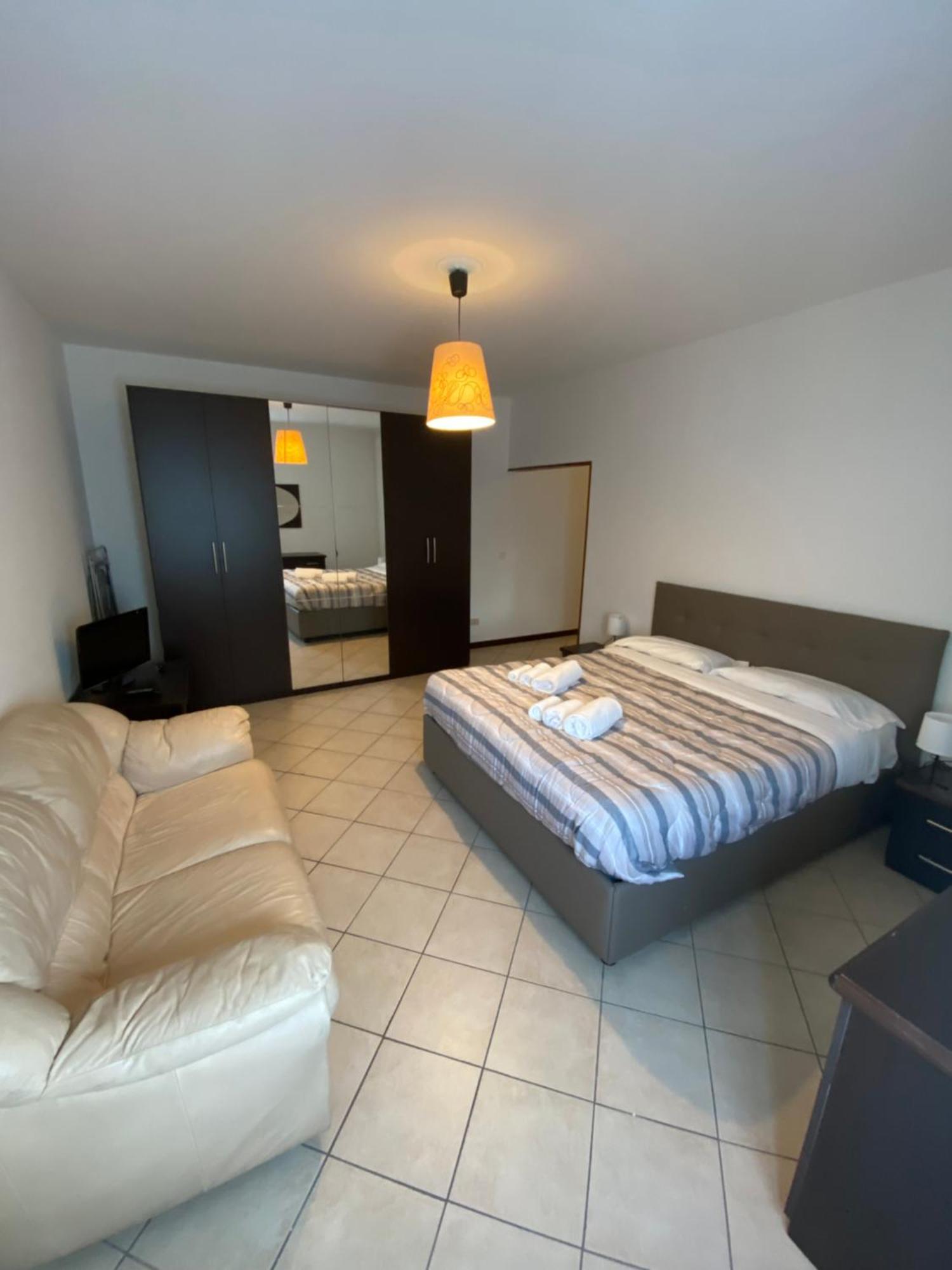 Cozy Lake Como Apartments Valmadrera Exterior photo
